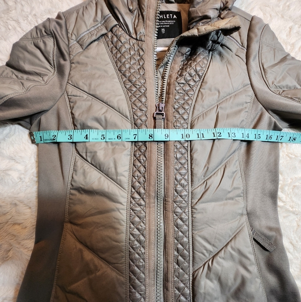ATHLETA ROCK RIDGE PRIMALOFT PUFFER JACKET HOODED - Picture 9 of 10